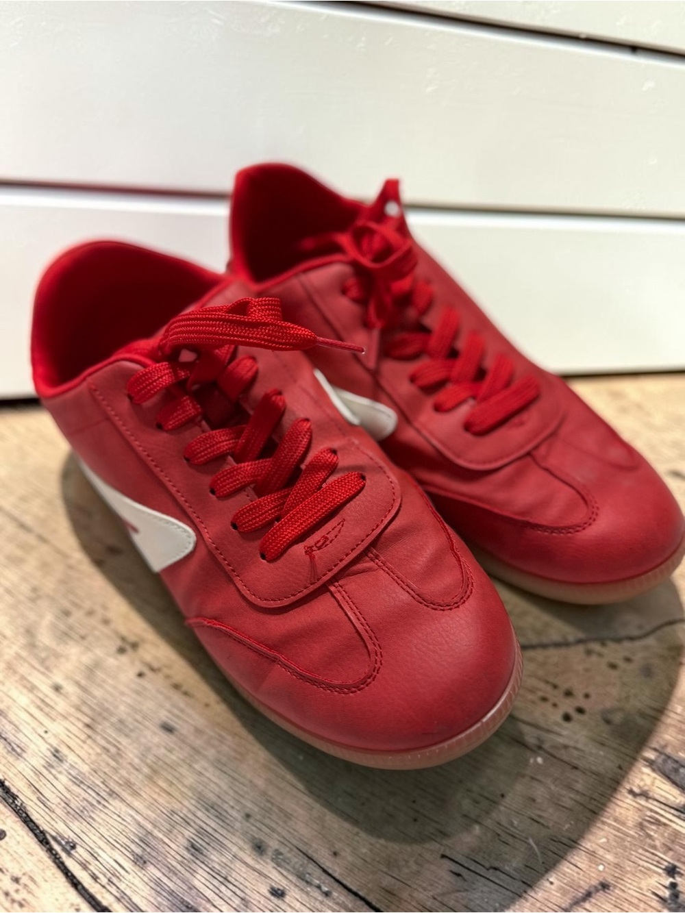 Dolce Vita Quantum Sneakers Womens 9 Red White Leather Fits Big Wide Fit